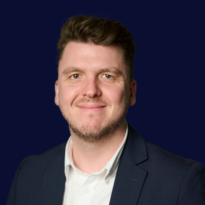Andrew Roberts Headshot 1000X1000